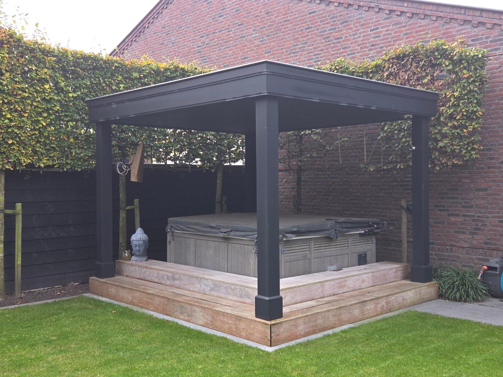 mooie Sundance jacuzzi met overkapping, Ophalen, Zo goed als nieuw, Afdekzeil, Vast