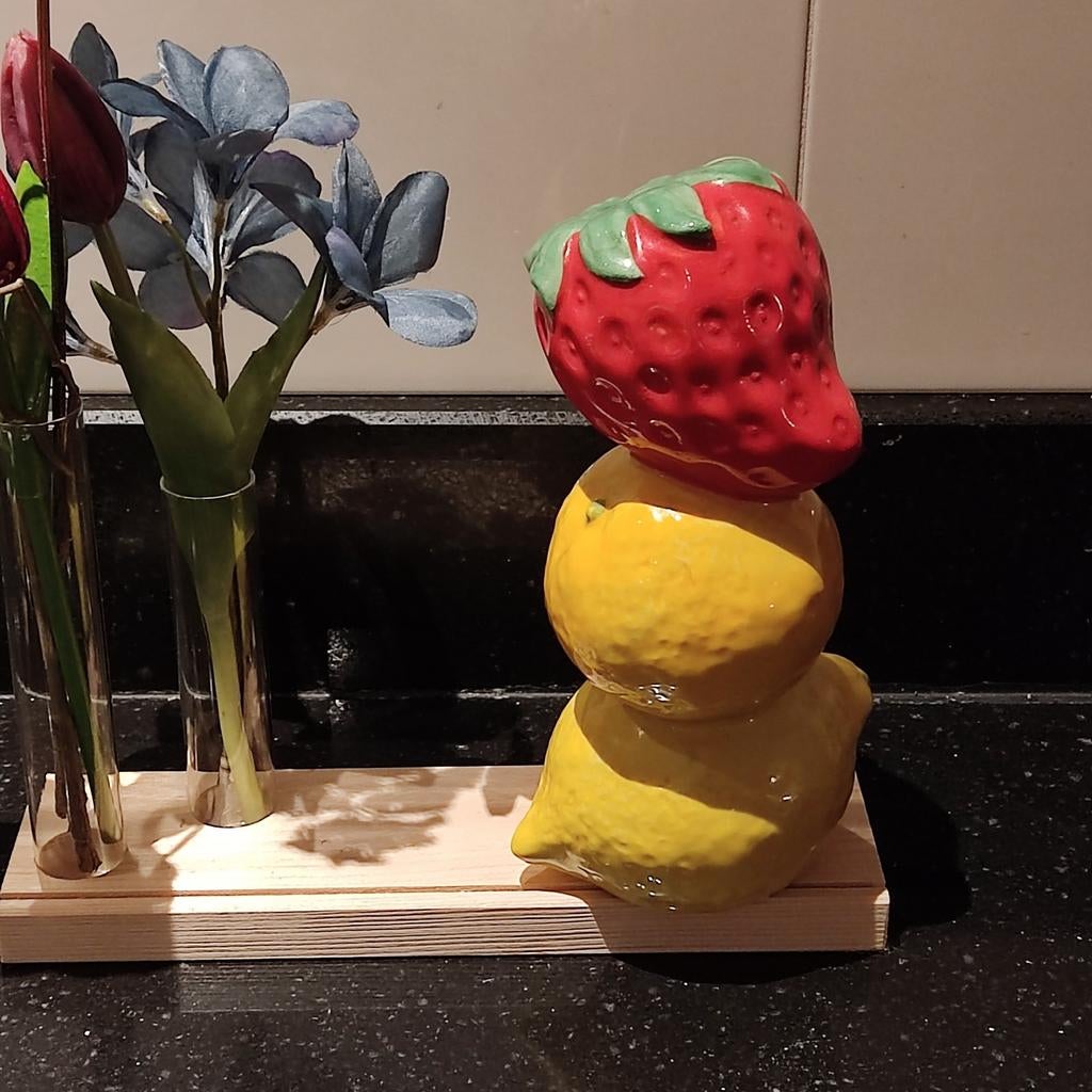 Decoratieve vaas met fruitmotief, Ophalen of Verzenden, Zo goed als nieuw, Geel, Aardewerk of Porselein