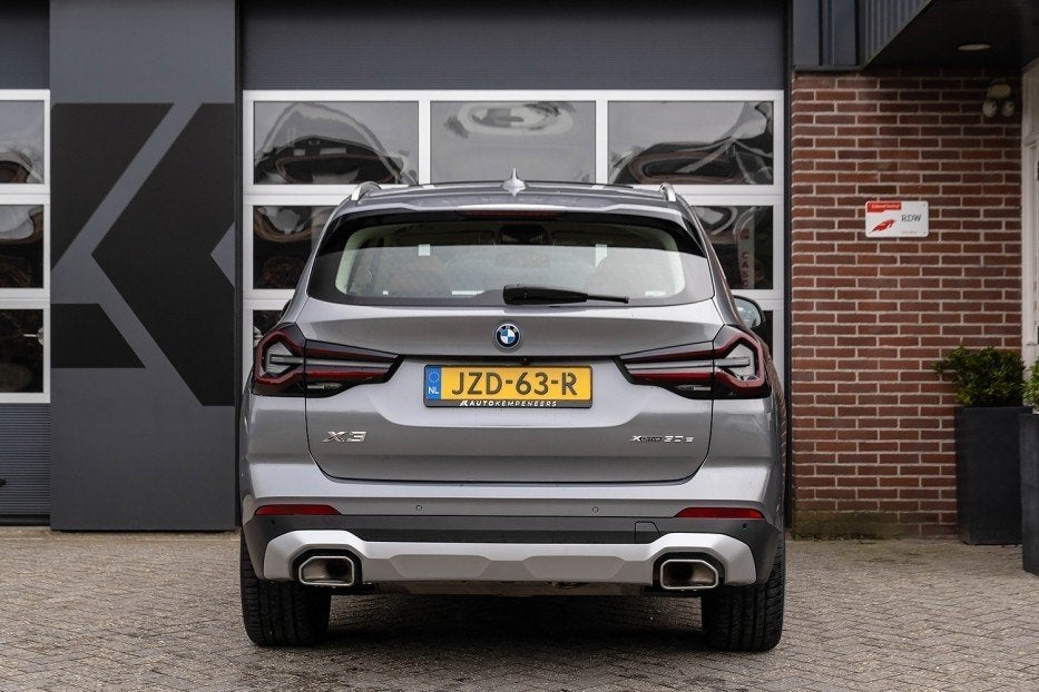 BMW X3 xDrive30e Business Edition Plus | Panorama | Head-Up, Gebruikt, 2000 kg, Vierwielaandrijving, 184 pk