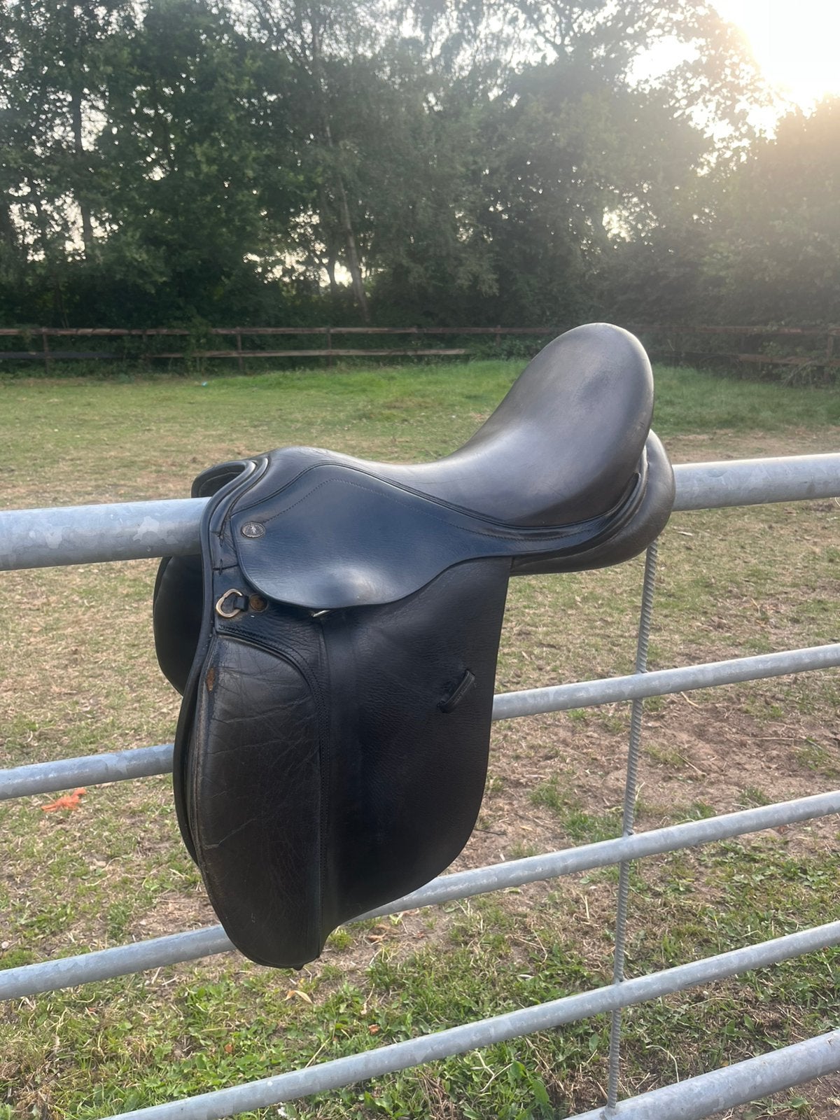 Knight rider en wintec Veelzijdigheidszadel 17,5 inch, Dieren en Toebehoren, Paarden en Pony's | Zadels, Ophalen, L (17.5 inch)
