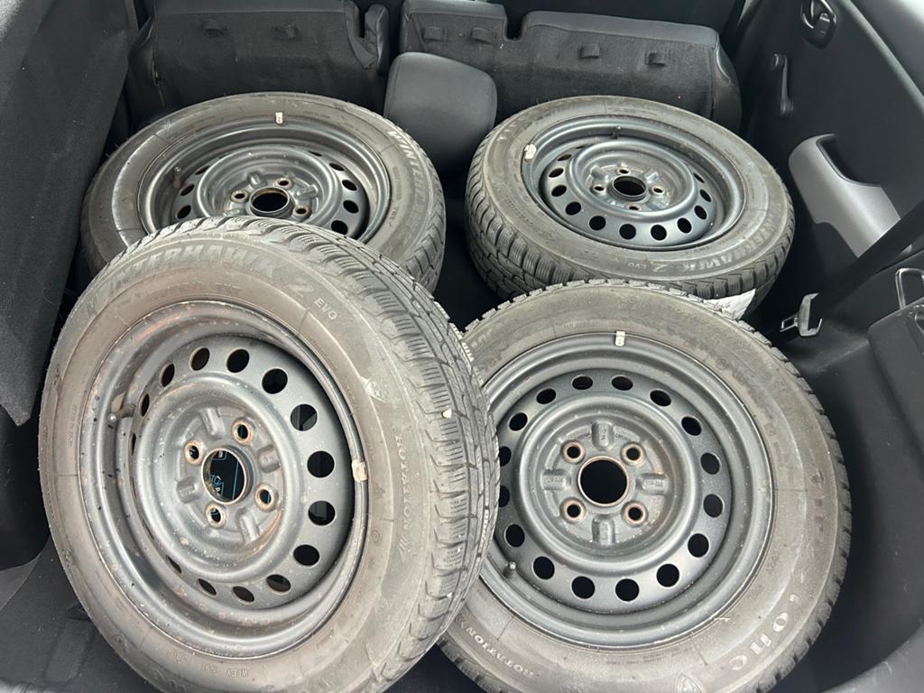 Winterbanden Hyundai i10 met stalen velgen 155/70R13, Ophalen, Gebruikt