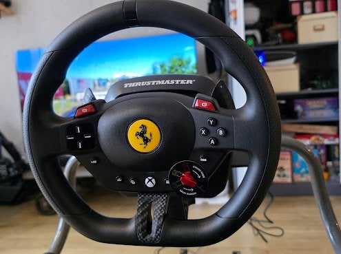 Thrustmaster T98X Ferrari 296 GTS racestuur (Xbox/PC), Spelcomputers en Games, Spelcomputers | Xbox | Accessoires, Zo goed als nieuw
