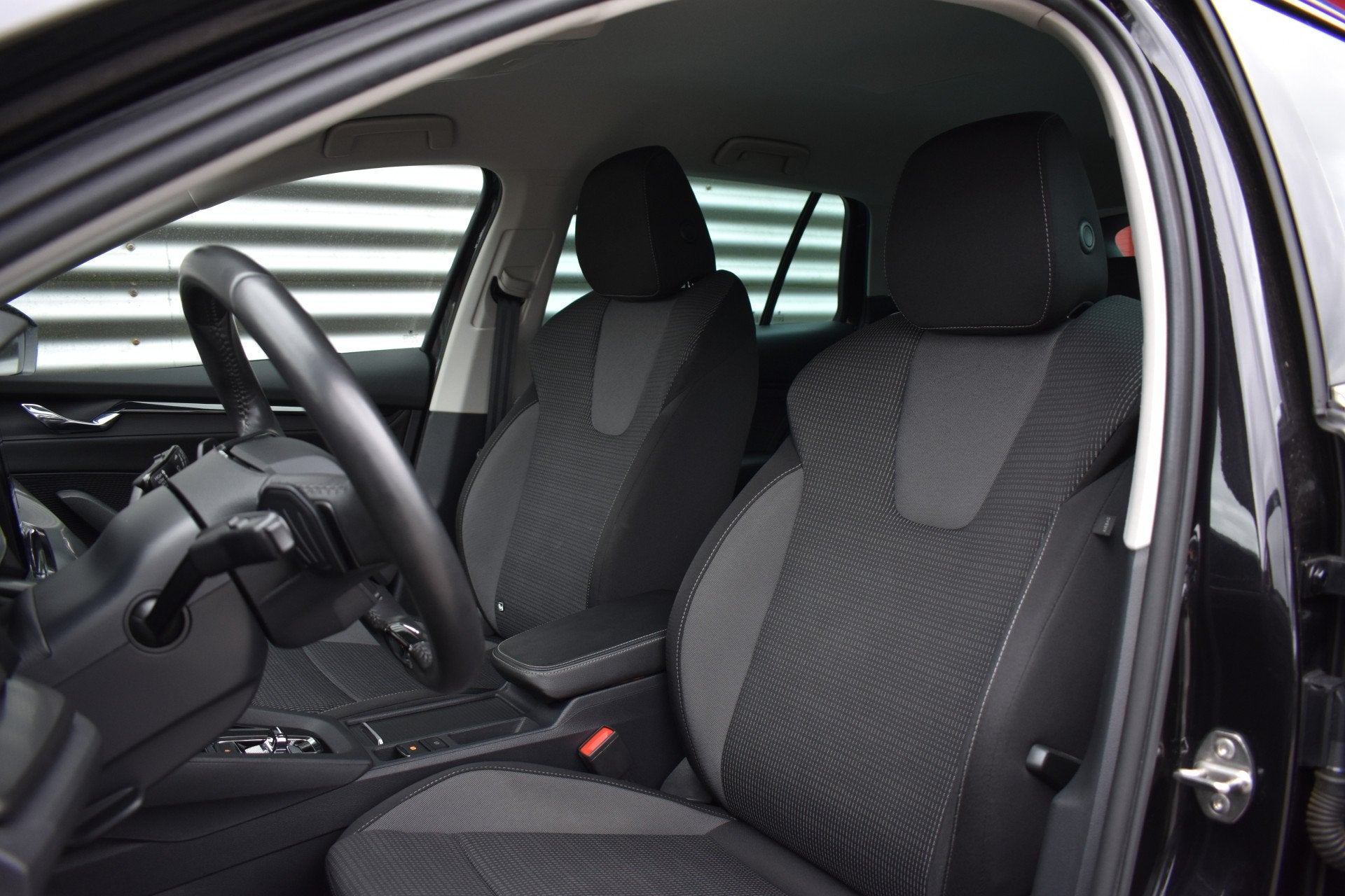 Skoda Octavia Combi 1.0 e-TSI Business Edition LED | Carplay, Stof, Gebruikt, Met garantie (alle), Hybride Elektrisch/Benzine