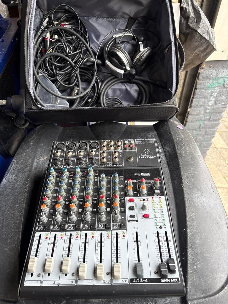 Behringer Xenyx 1204USB Mixer met kabels en microfoon, Muziek en Instrumenten, Mengpanelen, G, Microfooningang, Ophalen of Verzenden