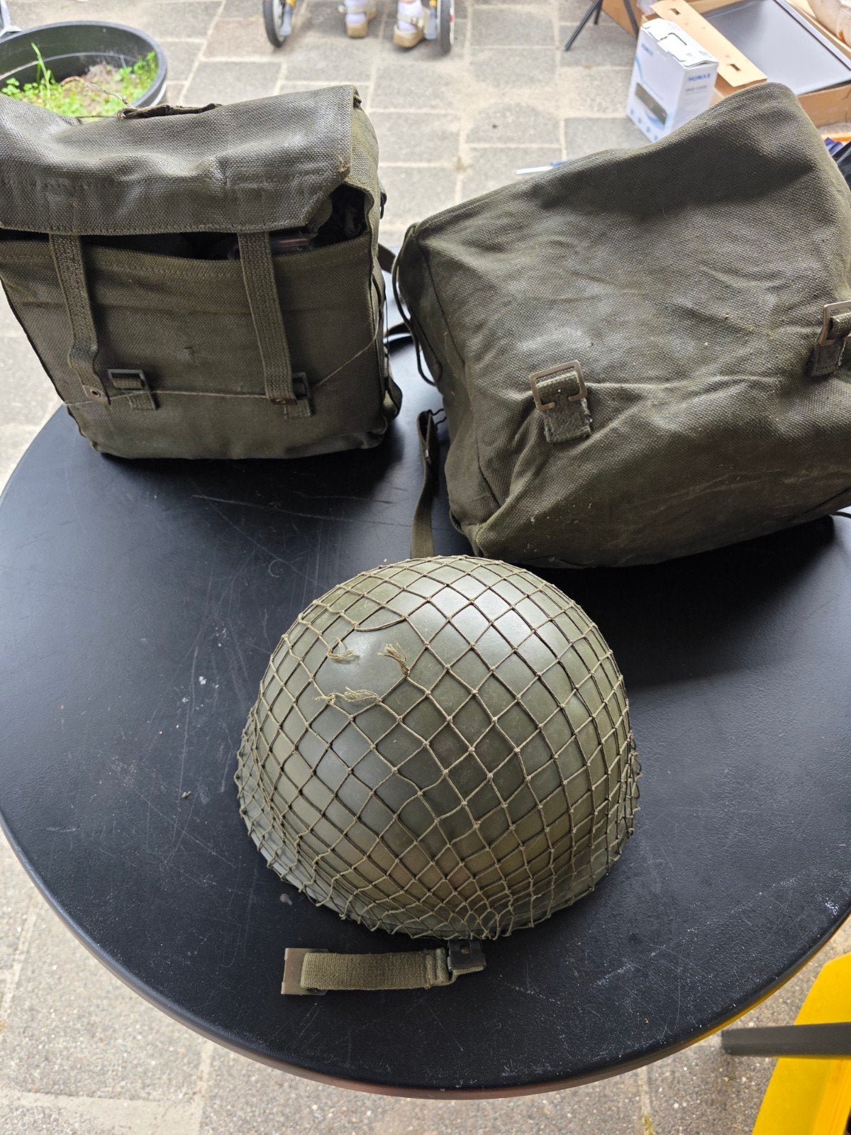Militair uitrusting: helm, tas, eetgerei en kleding, Ophalen of Verzenden, Landmacht, Nederland, Helm of Baret