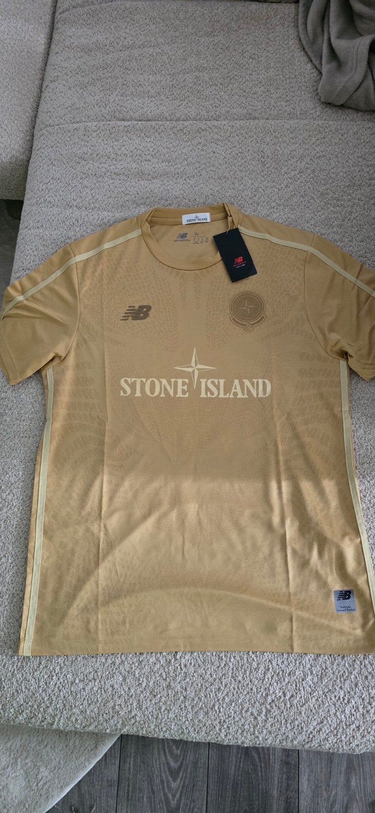 Stone Island x New Balance Voetbalshirt Goud XL Nieuw, Kleding | Heren, Ophalen of Verzenden, Stone Island, Goud, Maat 56/58 (XL)