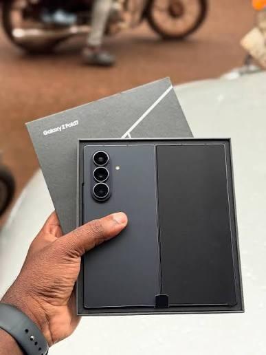 Samsung Z Fold 7 ruilen iPhone 17 Pro Max, Telecommunicatie, Mobiele telefoons | Samsung, Ophalen, Zwart, Touchscreen, Zo goed als nieuw