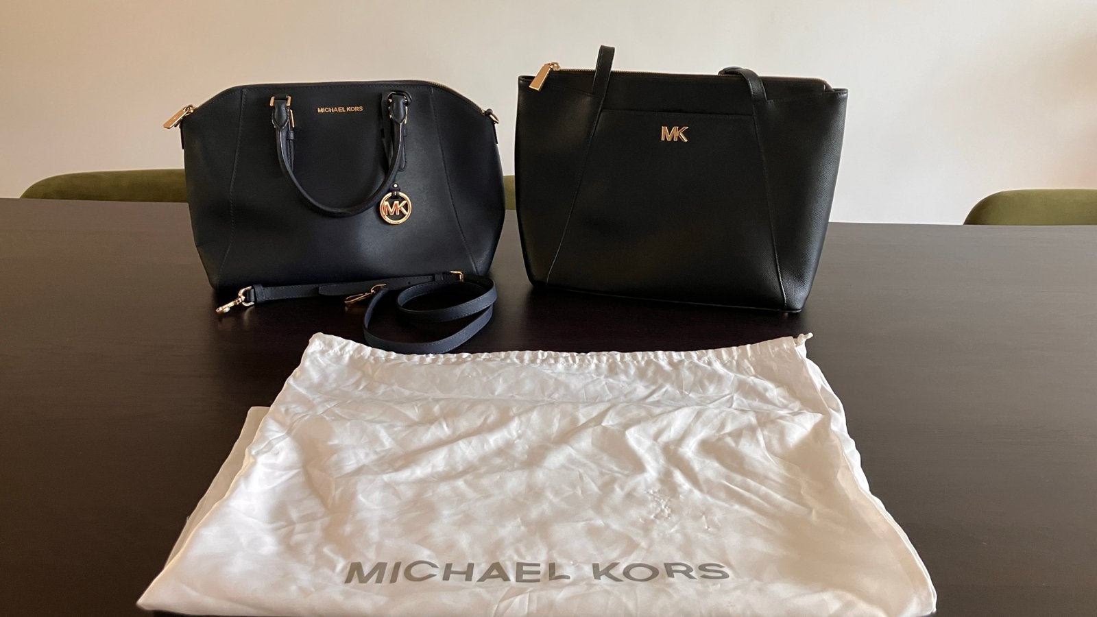 Michael Kors Handtassen - Set van 2 (blauw en zwart), Ophalen of Verzenden, Gebruikt, Overige kleuren, Handtas