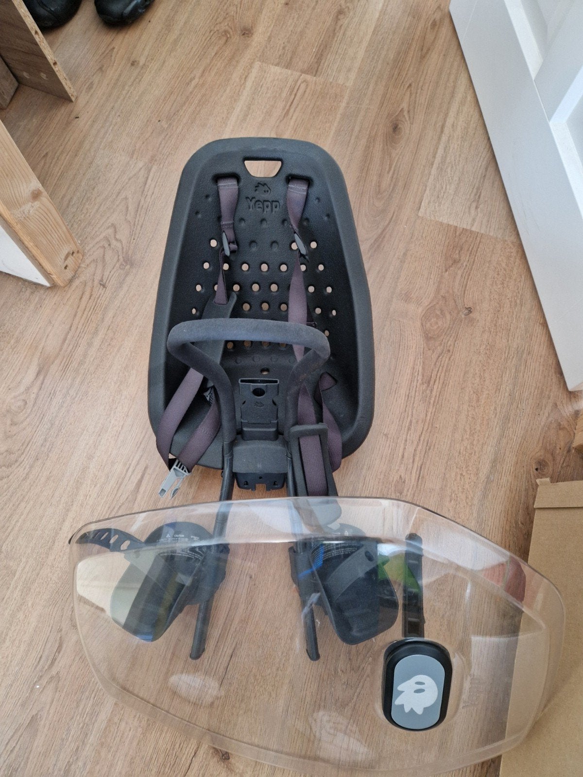 Thule Yepp Mini fietsstoeltje met windscherm, Fietsen en Brommers, Ophalen, Voorzitje, Thule Yepp, Gebruikt