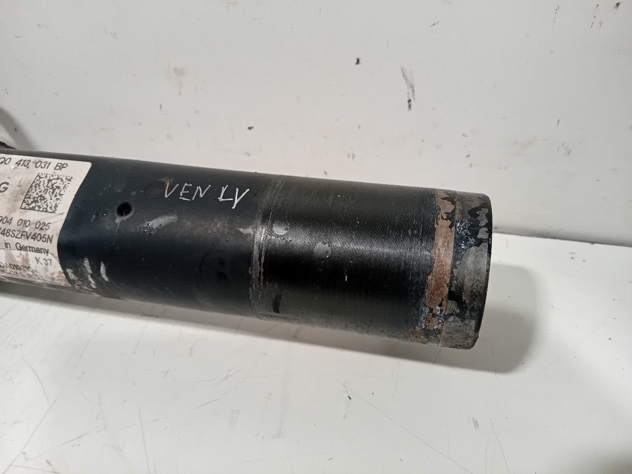 Veerpoot links voor Volkswagen Passat, Auto-onderdelen, Onderdelen@venauto.nl, Van der Ven Autorecycling B.V., Gebruikt, Ettenseweg 76, 4706 PB Roosendaal, The Netherlands