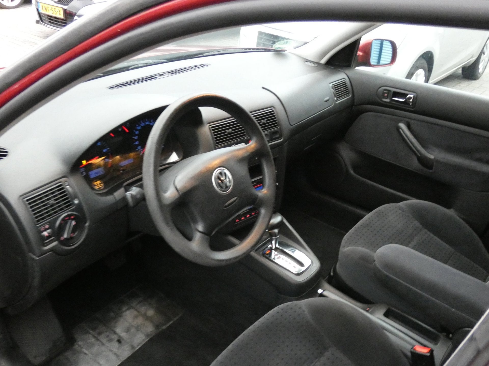 Volkswagen GOLF 1.6 Automaat| Airco|Dakraam|Lage Kmstand, 101 pk, Gebruikt, 4 cilinders, 1595 cc