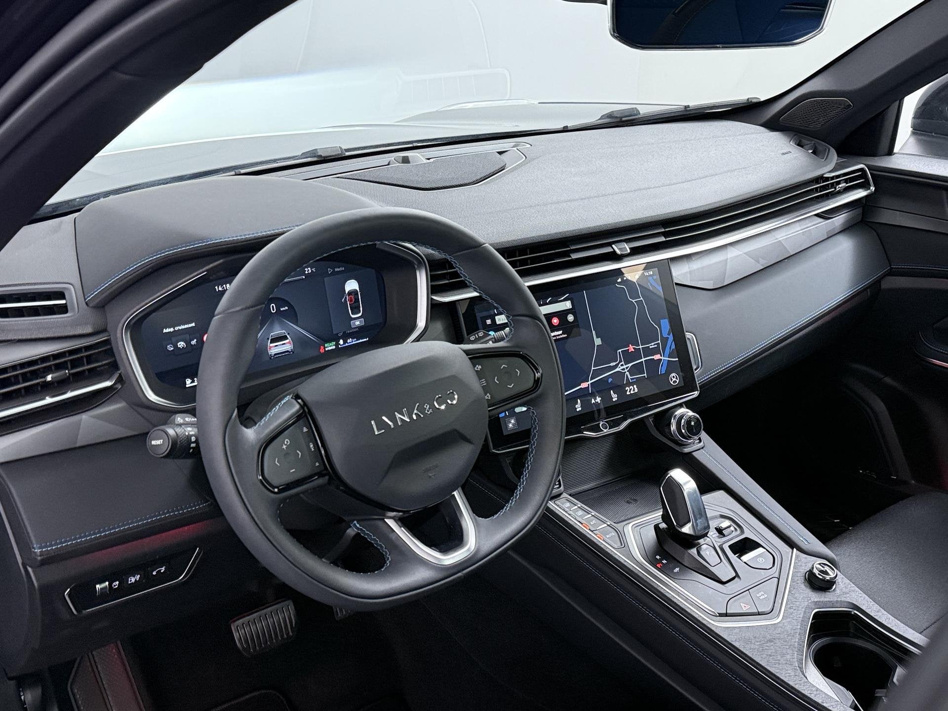 Lynk & Co 01 1.5 PHEV Black Edition Donkere hemel ACC | Pano, Auto's, Stof, Euro 6, Automatische klimaatregeling, Bedrijf