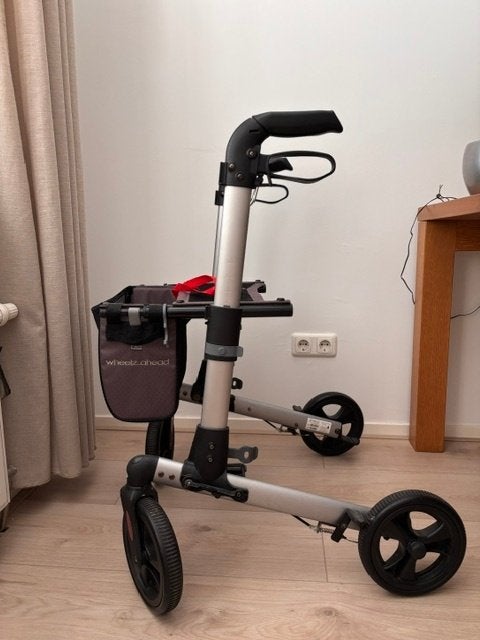 Rollator Wheels Ahead Track, Ophalen, Zo goed als nieuw