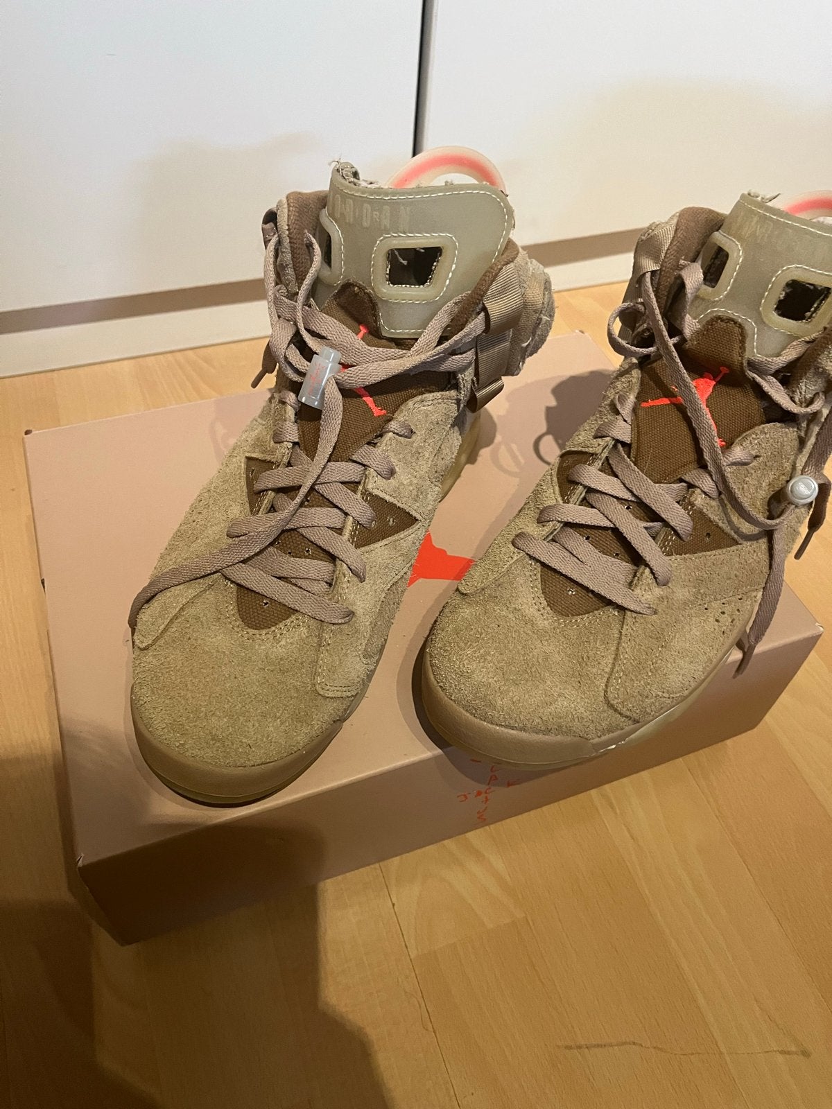 Nike Air Jordan 6 Retro Travis Scott British Khaki, Kleding | Heren, Schoenen, Ophalen, Zo goed als nieuw, Bruin