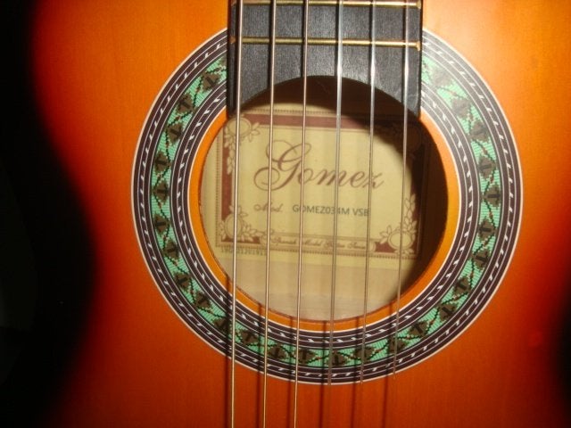 Zo Goed Als Nieuw: Gomez 1/2 model klassieke gitaar sunburst, Muziek en Instrumenten, Snaarinstrumenten | Gitaren | Akoestisch
