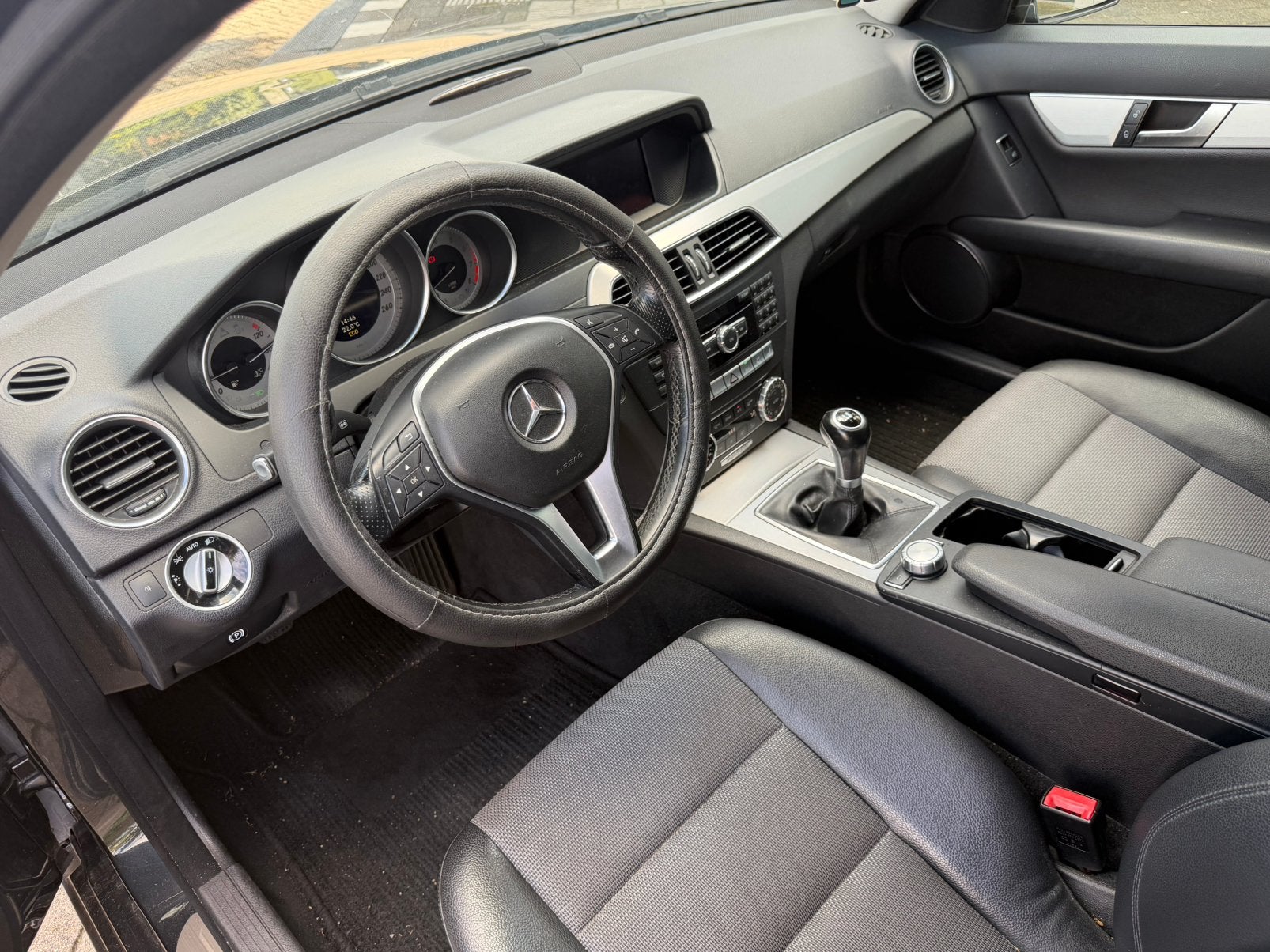 Foto 15 van Mercedes-Benz C-Klasse 1.6 C180 Kompr. Estate 2012 Zwart
