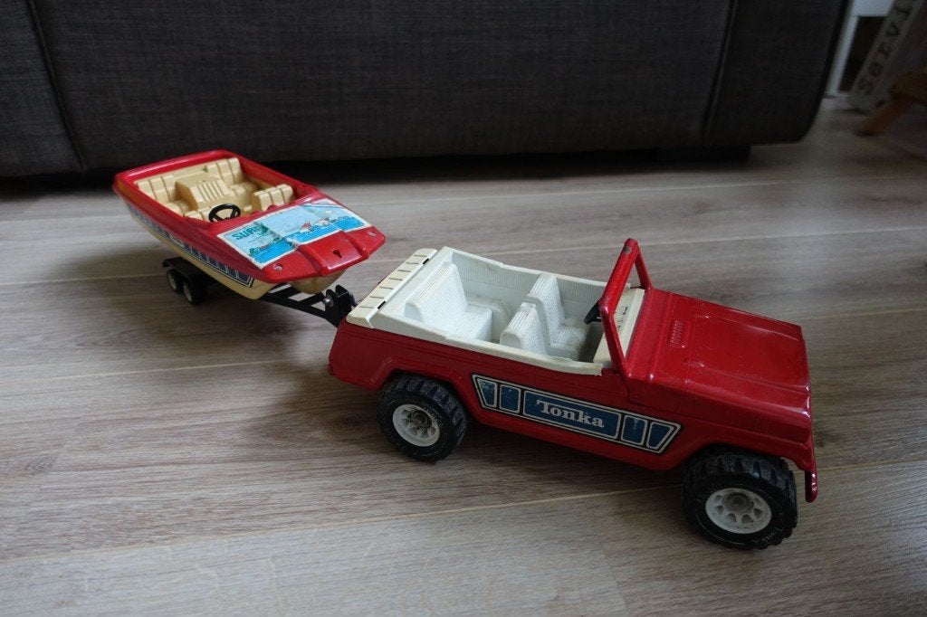 Tonka speelgoed auto + aanhanger en boot, Kinderen en Baby's, Speelgoed | Speelgoedvoertuigen, Gebruikt, Ophalen of Verzenden