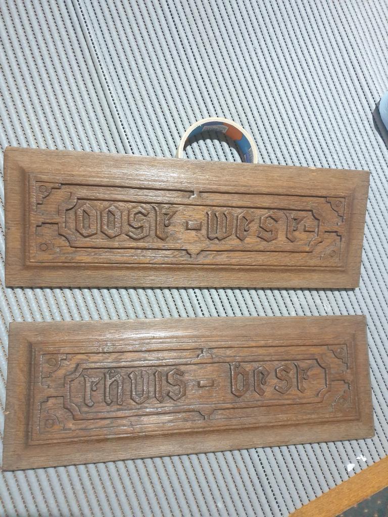 Houtsnijwerk Oost West Thuis Best., Ophalen