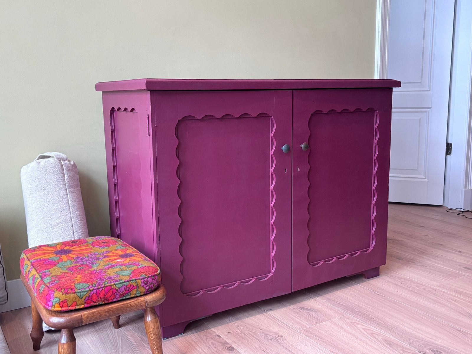 Bordeaux Dressoir met Veel Opbergruimte en Lade, Ophalen, Gebruikt, 100 tot 150 cm, Met lade(s)