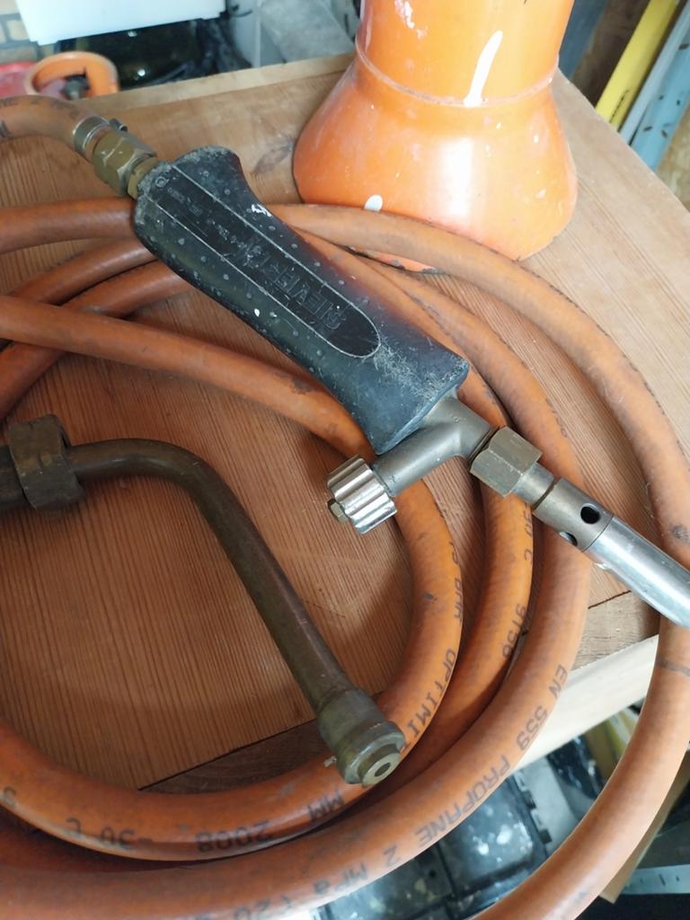 Gasbrander met gasfles, vulnippel, lampen en aanhangernet, Ophalen