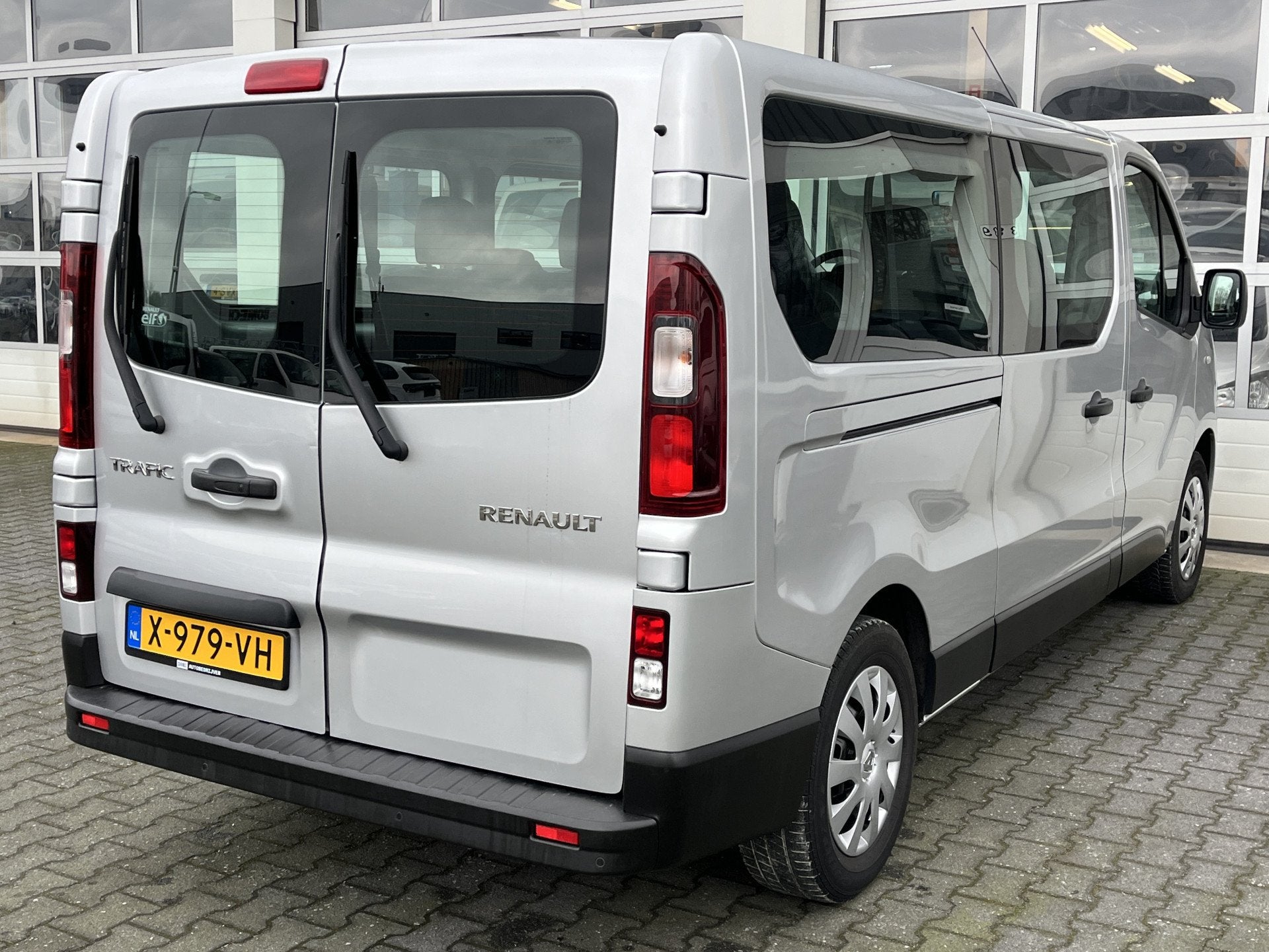 Renault Trafic Passenger 1.6 dCi BTW / BPM vrij Marge 9 pers, Auto's, Renault, Voorwielaandrijving, Stof, Gebruikt, 2000 kg