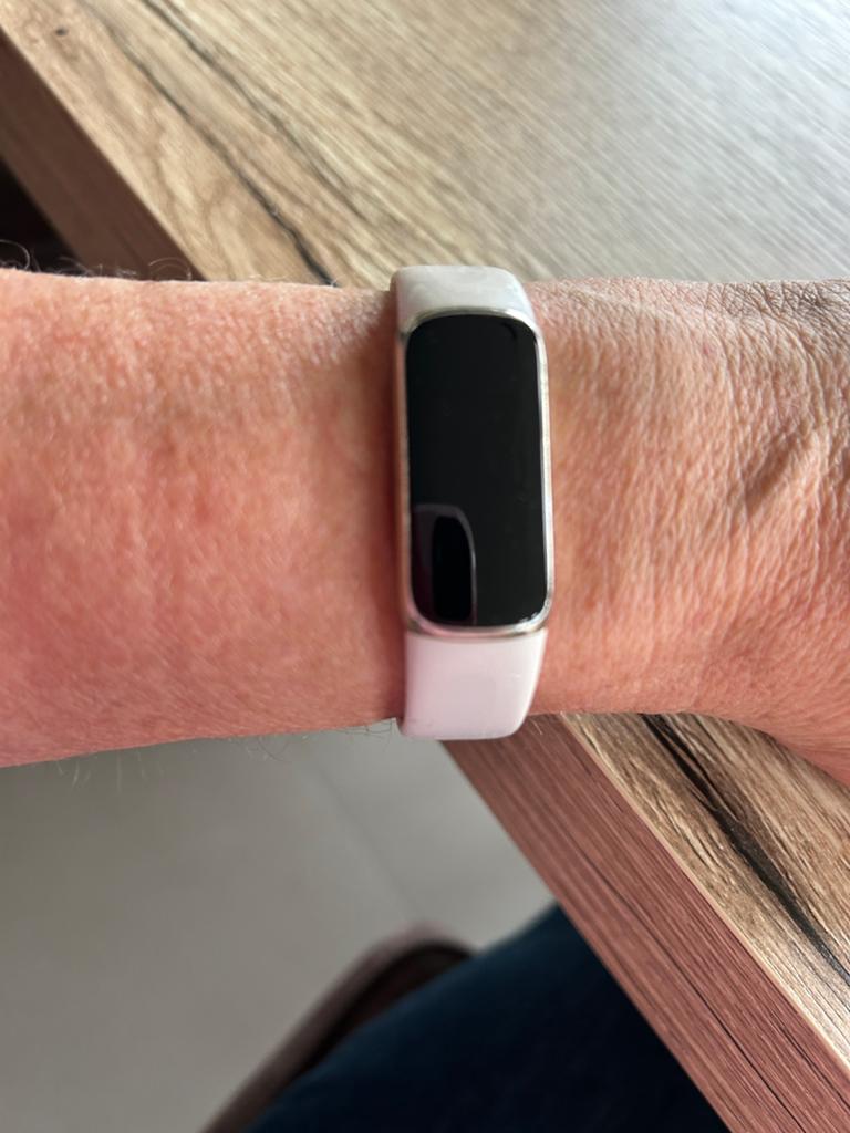 Fitbit smartwatch met extra bandjes, Conditie, Gebruikt, IOS, Ophalen of Verzenden