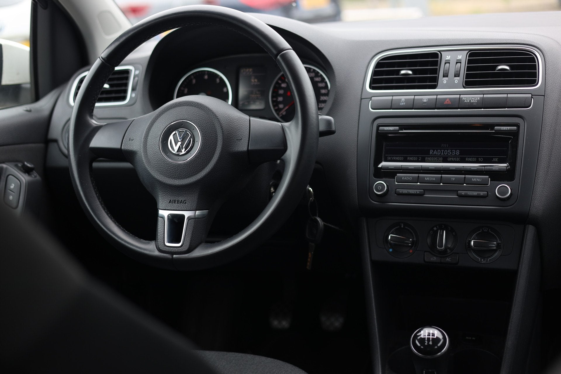 Volkswagen Polo 1.2 R-LINE | AIRCO | 16 INCH | 59000 KM!, Voorwielaandrijving, Euro 5, 60 pk, 1198 cc