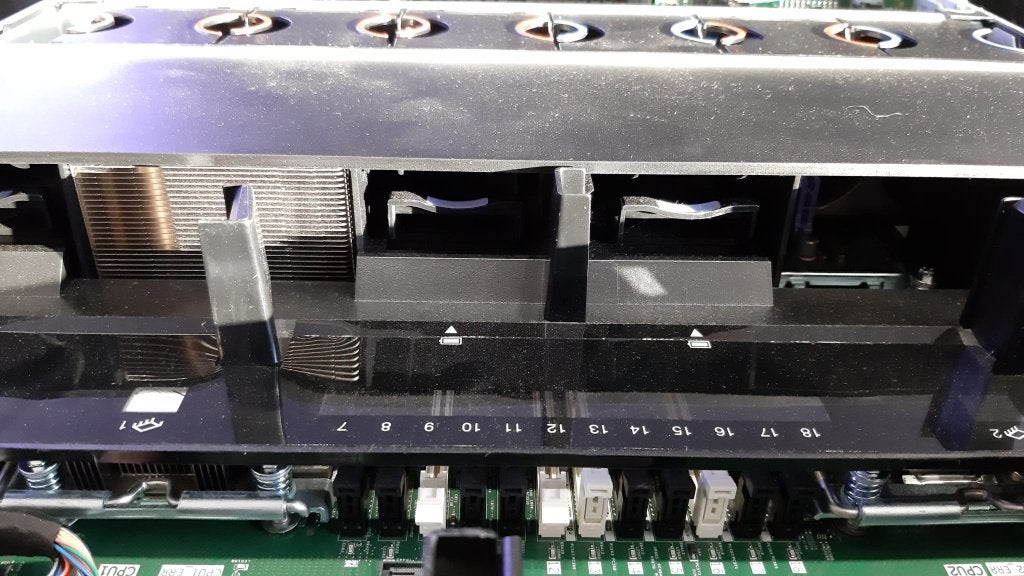 Foto 10 van Lenovo x3650 M5 server | Xeon 6-core | 16GB | Garantie