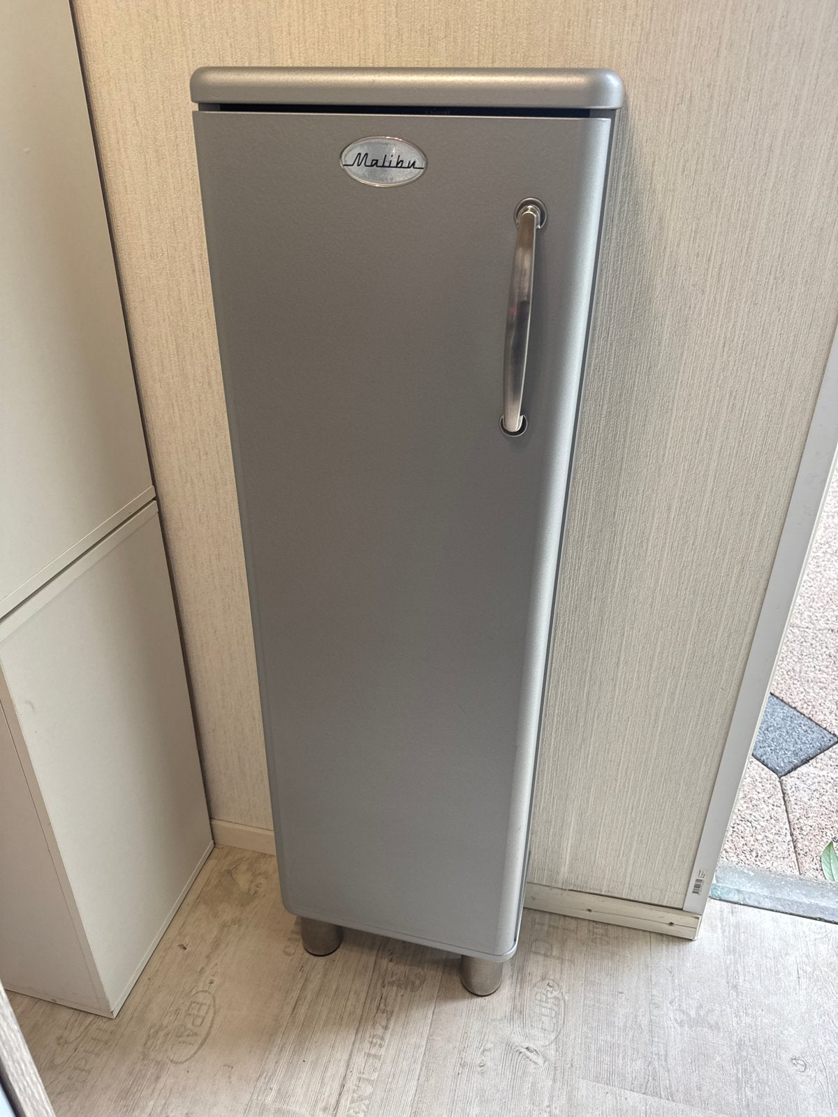 Malibu smalle kast met planken - grijs, Ophalen of Verzenden, Zo goed als nieuw