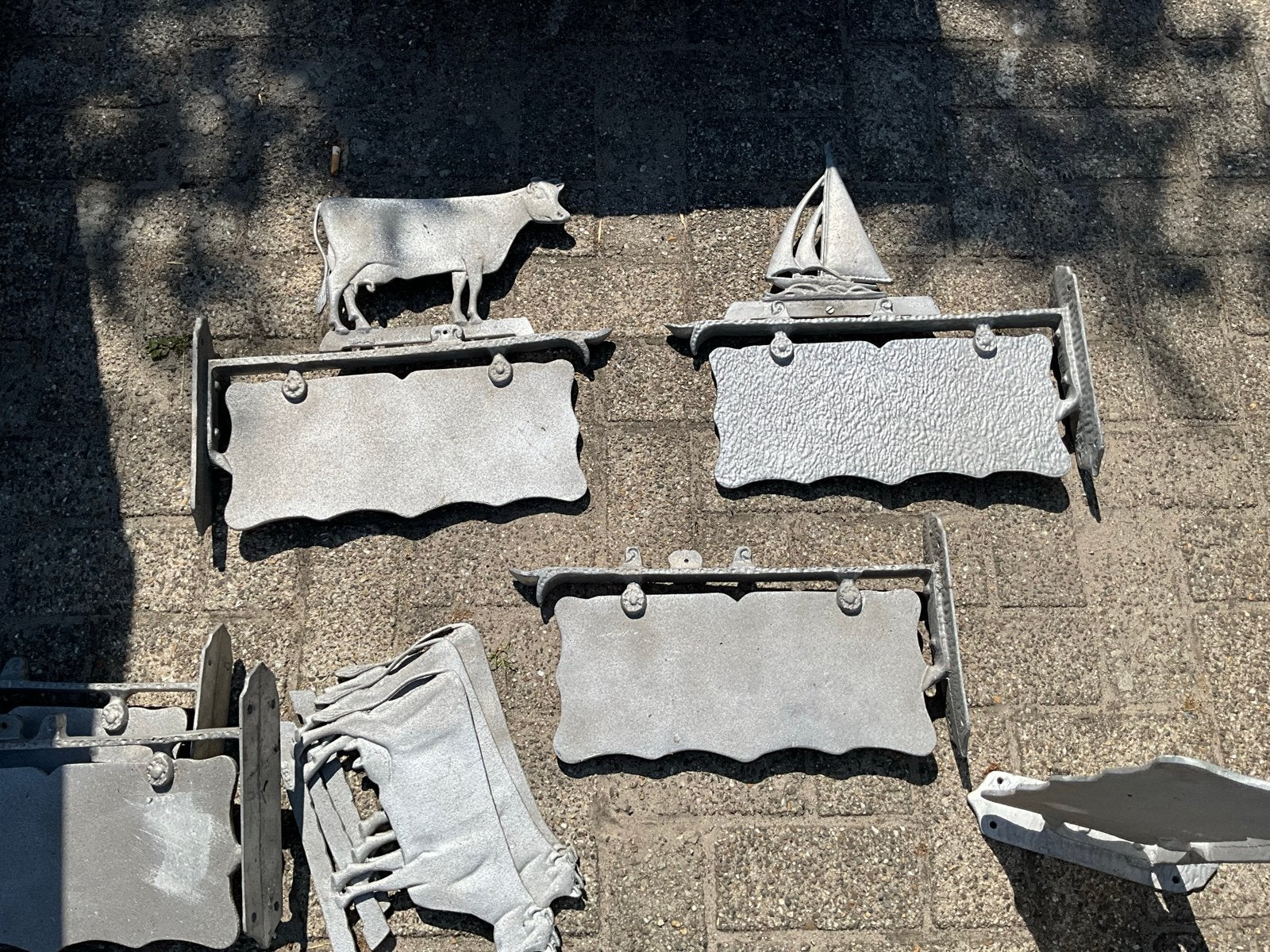 Aluminium uithangbord in twee stijlen: Koe en Zeilboot, Antiek en Kunst, Antiek | Woonaccessoires, Ophalen