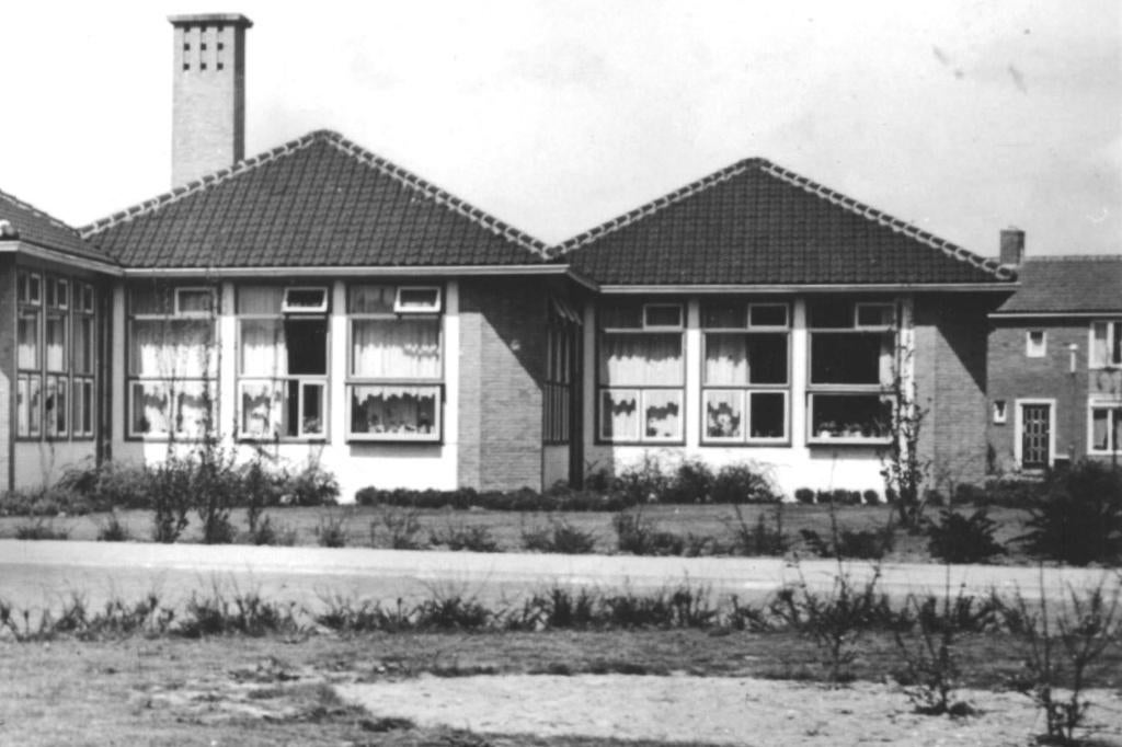 992477 Woerden 1956 Julianaschool Nette kaart onbeschreven, Ophalen of Verzenden, 1940 tot 1960, Ongelopen, Utrecht
