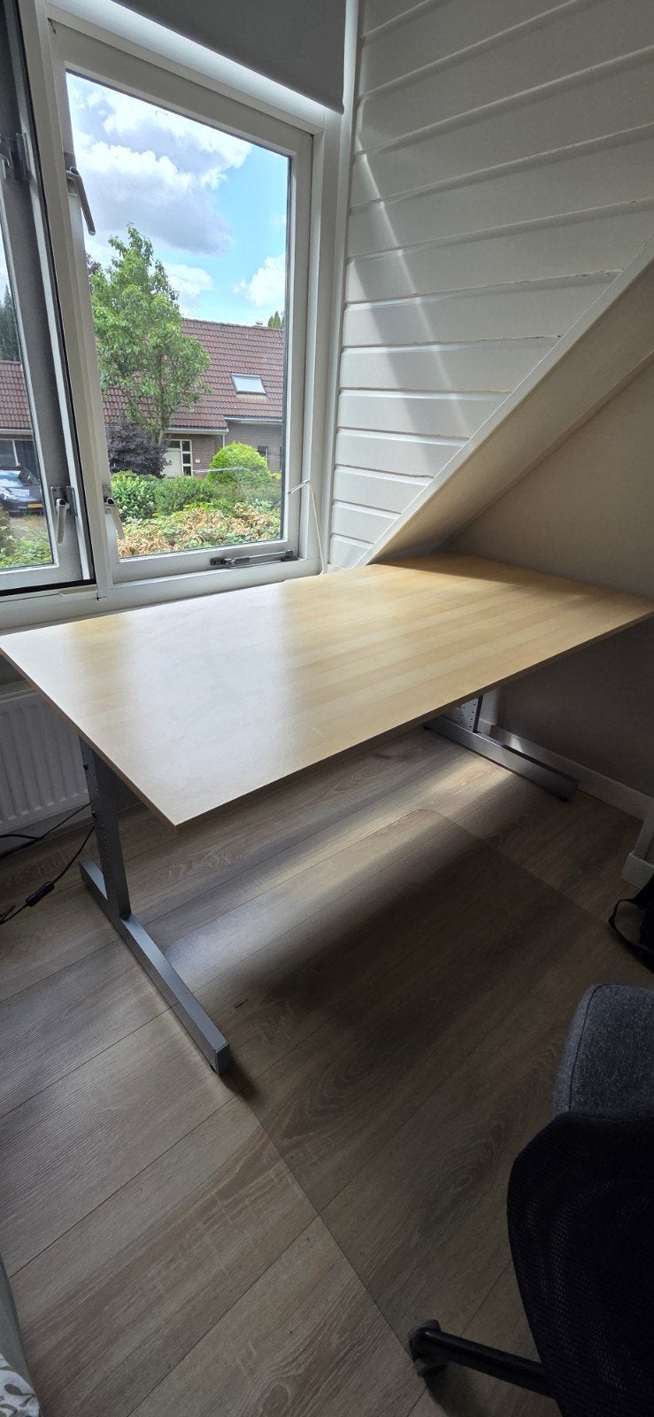 Bureau 1.60m x 0.80m met kabelgoot, Huis en Inrichting, Bureaus, Ophalen, Zo goed als nieuw