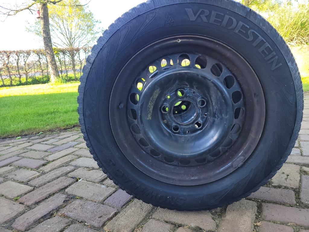 COMBI WINTERBANDEN Vredestein / Marshal op velg, Ophalen, Gebruikt, 15 inch, Banden en Velgen