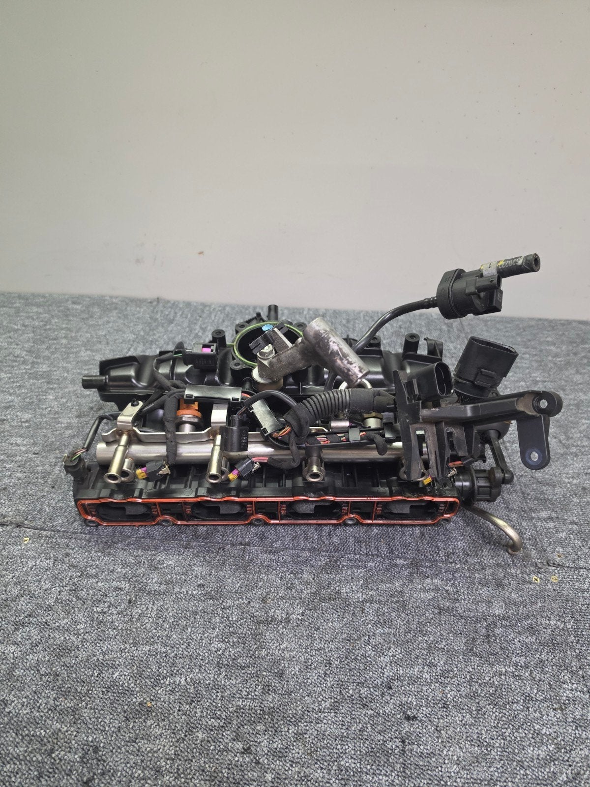 Volkswagen Audi Inlaatspruitstuk 06L133185, Ophalen