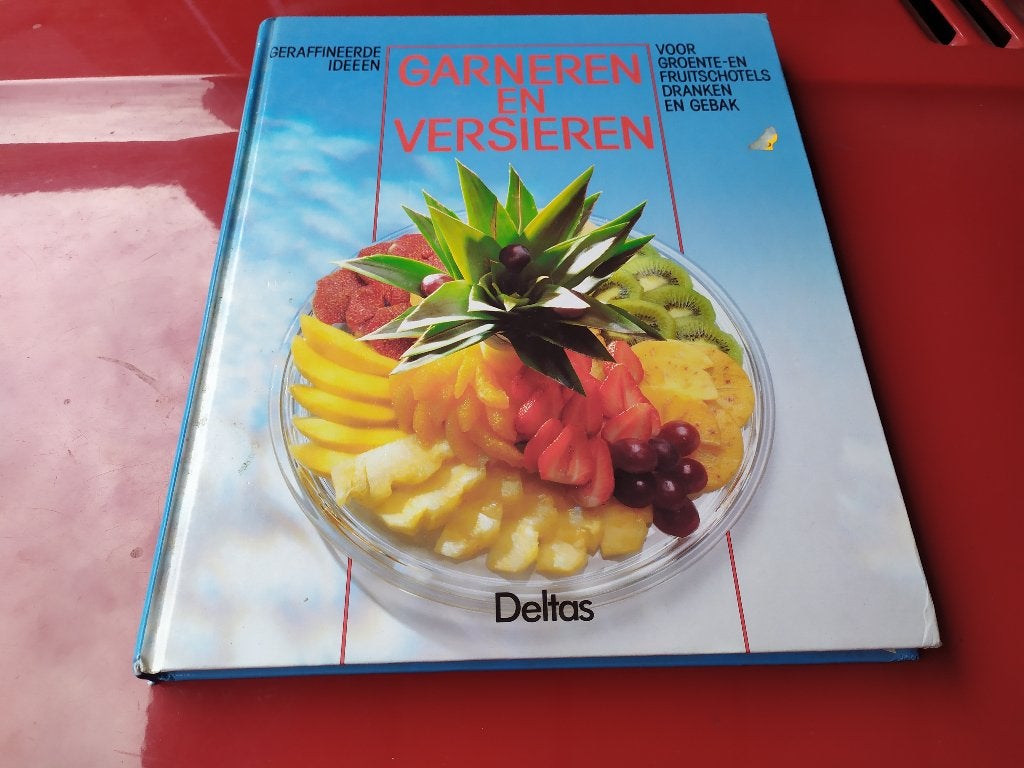 Garneren en Versieren - Voor groente- en fruitschotels..., Ophalen of Verzenden, Gelezen