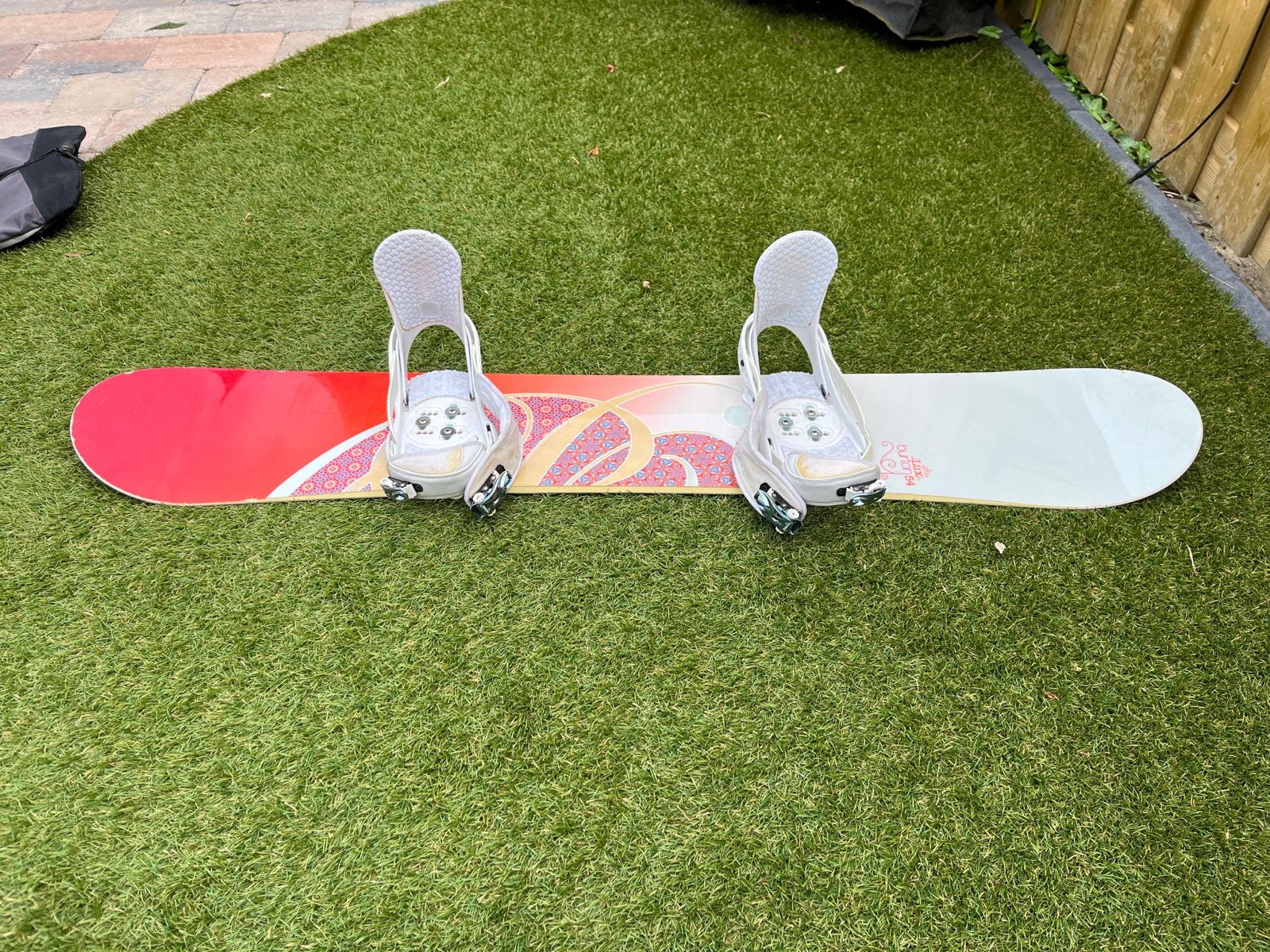 Burton Lux 154 Snowboard Set met Bindingen en Boardtas, Sport en Fitness, 140 tot 160 cm, Gebruikt, Overige typen, Ophalen