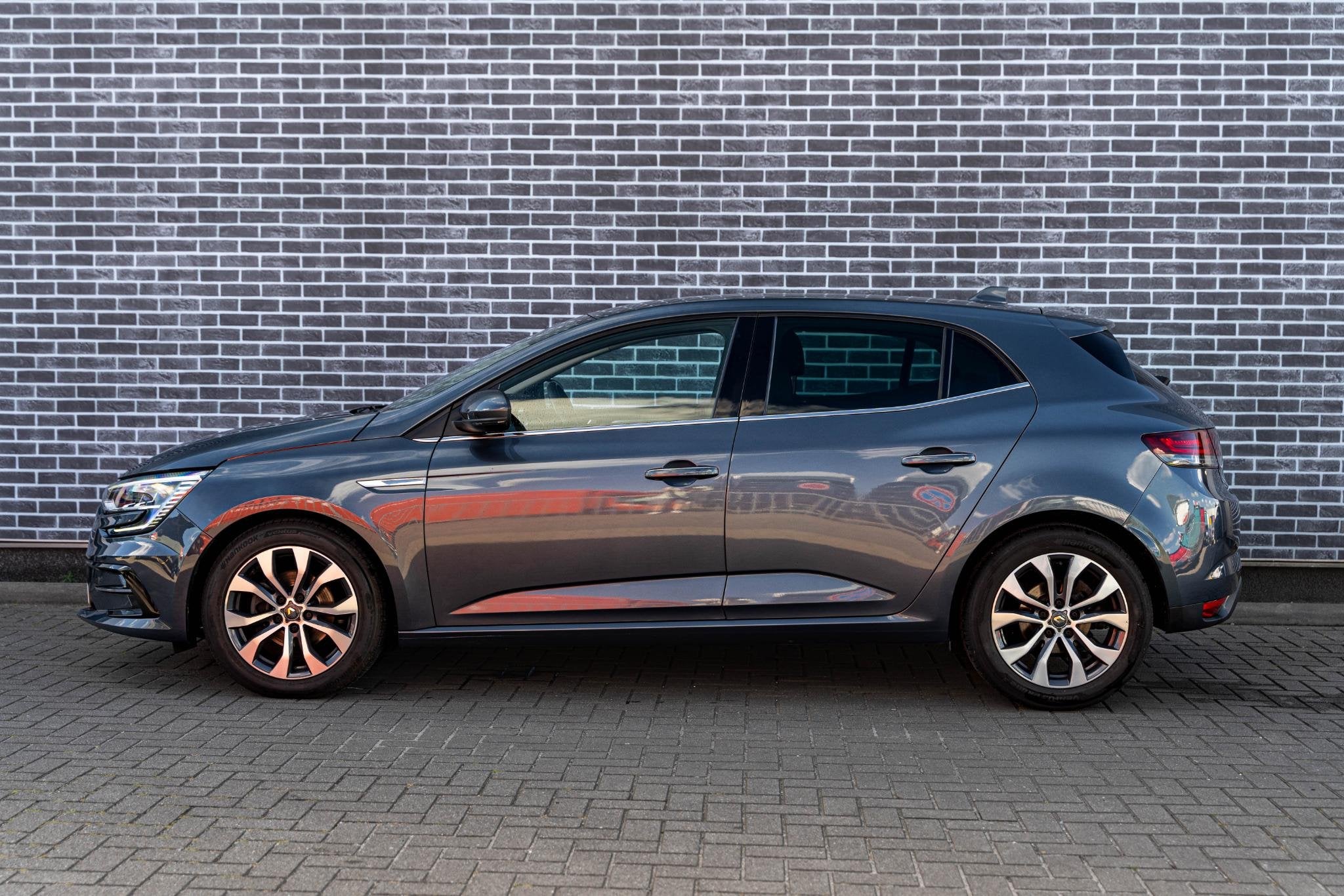 Renault Mégane 1.3 TCe 140 EDC Intens | Navigatie 9,3 inch, Stof, Gebruikt, 4 cilinders, 1650 kg