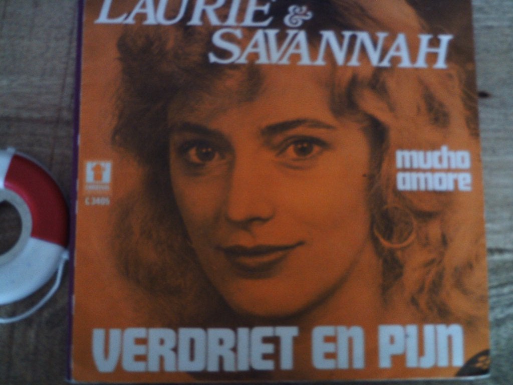 laurie & savannah - verdriet en pijn 18jul, 7 inch, Ophalen of Verzenden, Zo goed als nieuw, Fotohoes