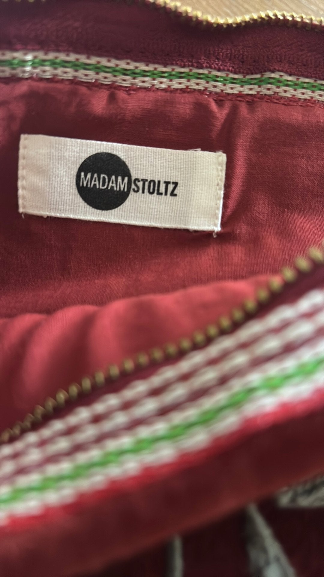 Madam Stoltz - Handgeborduurde velvet laptop hoes, Ophalen of Verzenden, Nieuw, Overige merken