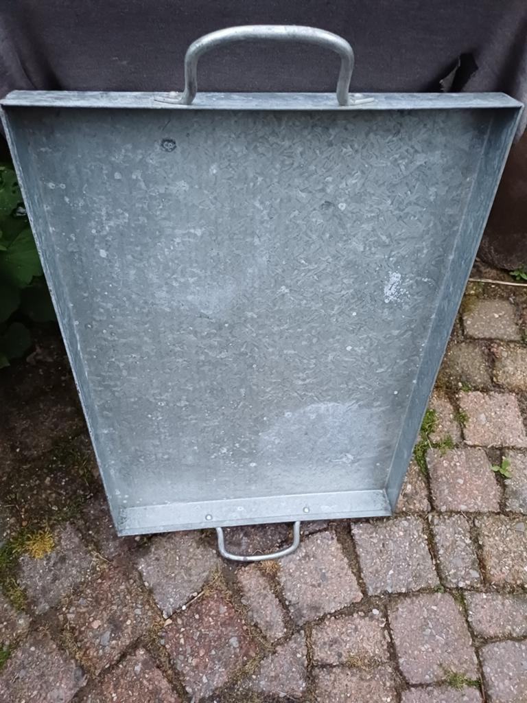 Groot zinken dienblad.  Izgs., 40 liter of meer, Ophalen, Zo goed als nieuw