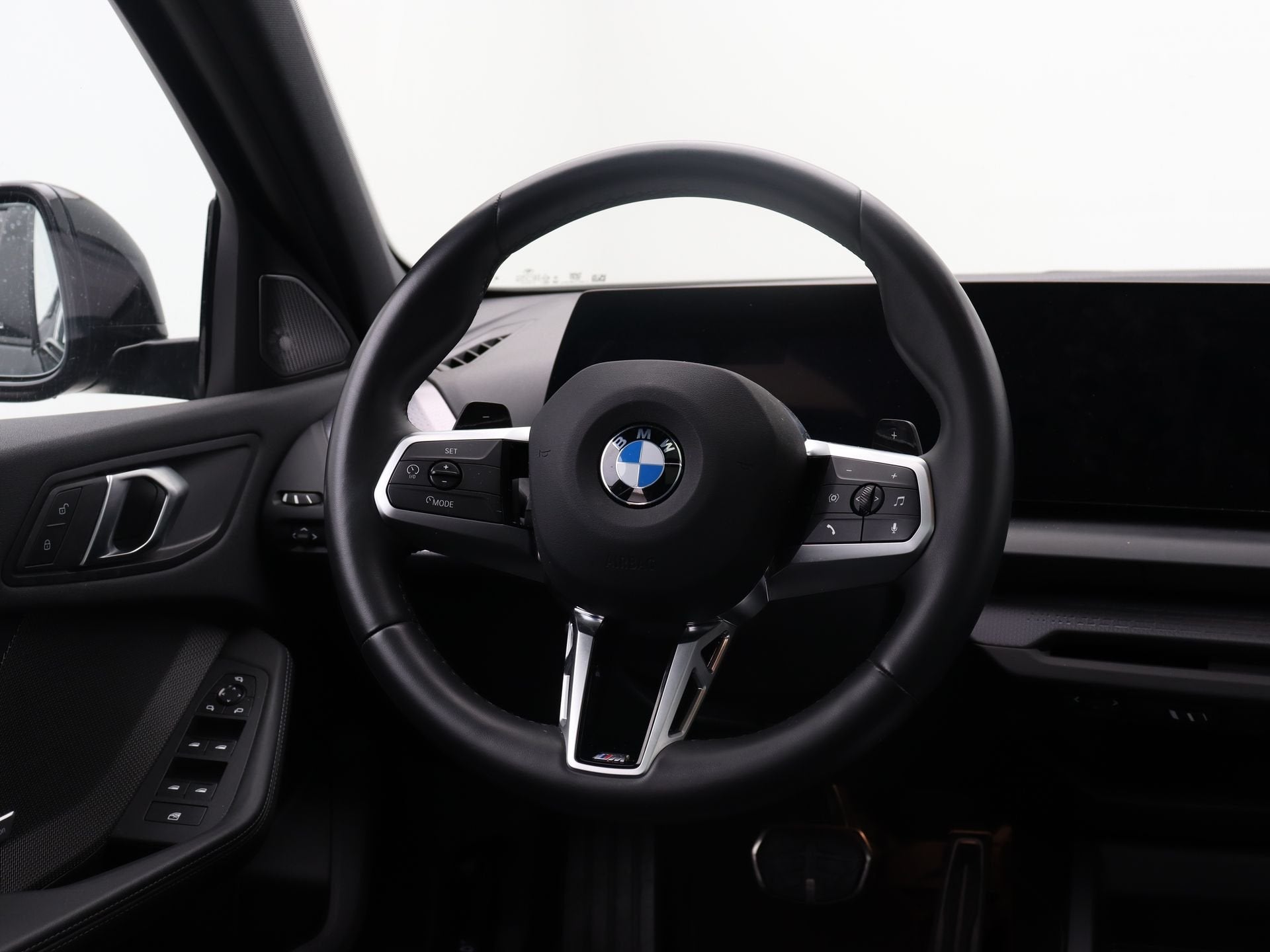 BMW 1 Serie 120 M Sport (bj 2025, automaat), Auto's, Gebruikt, 156 pk, Met garantie (alle), Zwart