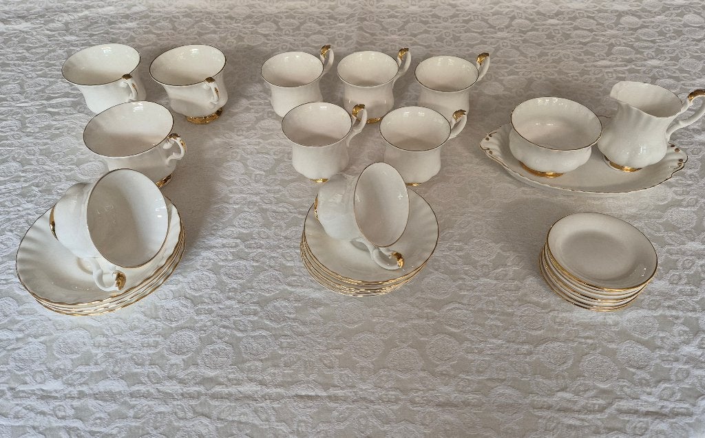 Royal Albert bone china theeservies met gouden rand, Ophalen