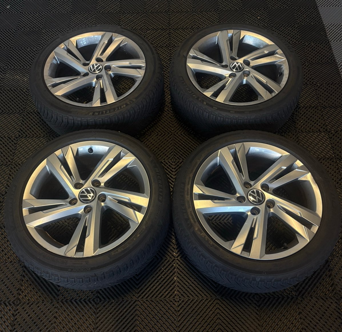 Volkswagen Golf 8 Valencia 17 Inch Velgen, Auto-onderdelen, Banden en Velgen, Ophalen, Gebruikt, Banden en Velgen, 17 inch
