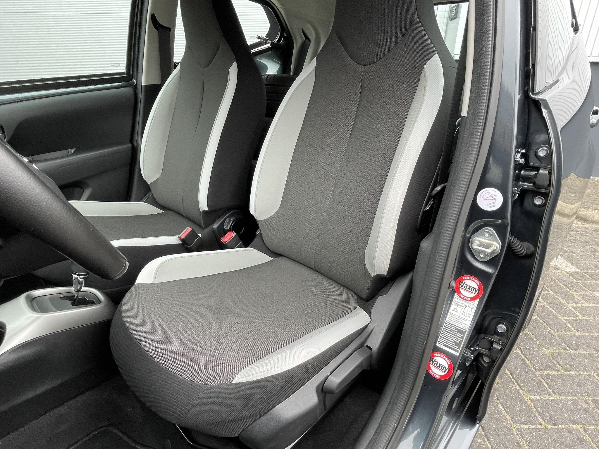 Toyota Aygo 1.0 VVT-i x-play | Automaat, Auto's, Stof, Gebruikt, Euro 6, 4 stoelen