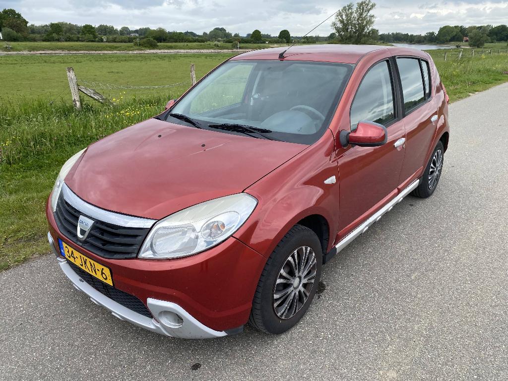 Dacia Sandero rood, Auto's, Chevrolet, Voorwielaandrijving, 18 €/maand, 980 kg, Origineel Nederlands