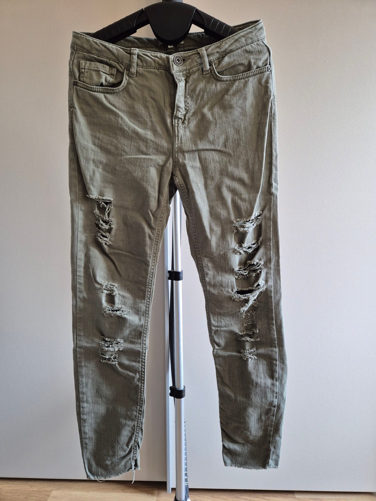 khaki jeans met gaten, Overige kleuren, Ophalen of Verzenden, Zo goed als nieuw, THE STING