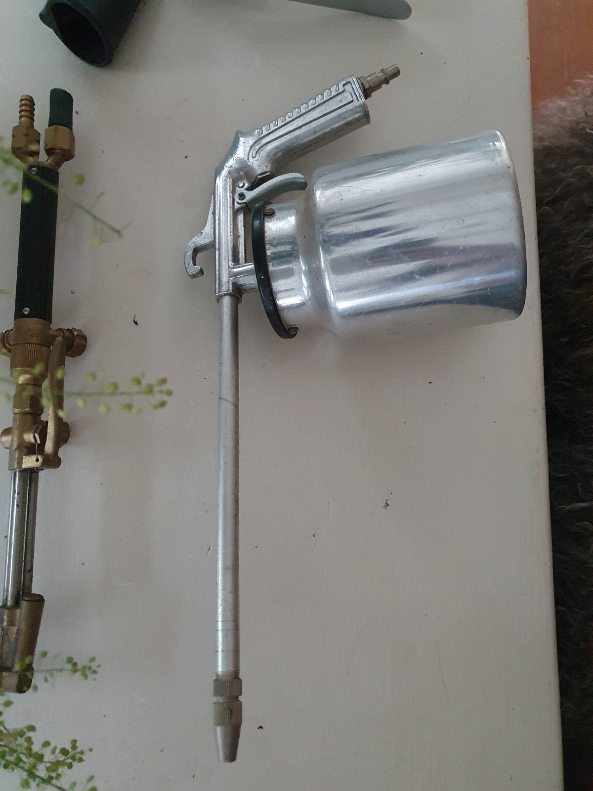 Verfspuitpistool met onderbeker - Gebruikt, Ophalen of Verzenden, Gebruikt, Verfspuit of Verfpomp