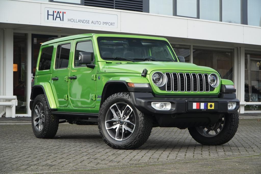 Jeep Wrangler Unlimited 4xe 380 Sahara Sky-one I 4 jaar gara, Auto's, Jeep, Automaat, Zwart, 4 cilinders, Cabriolet