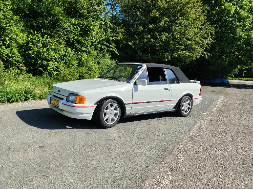 Ford Escort 1.6 Xr3i Cabrio U9 1987 Wit, Auto's, Escort, Stof, 4 cilinders, Cabriolet