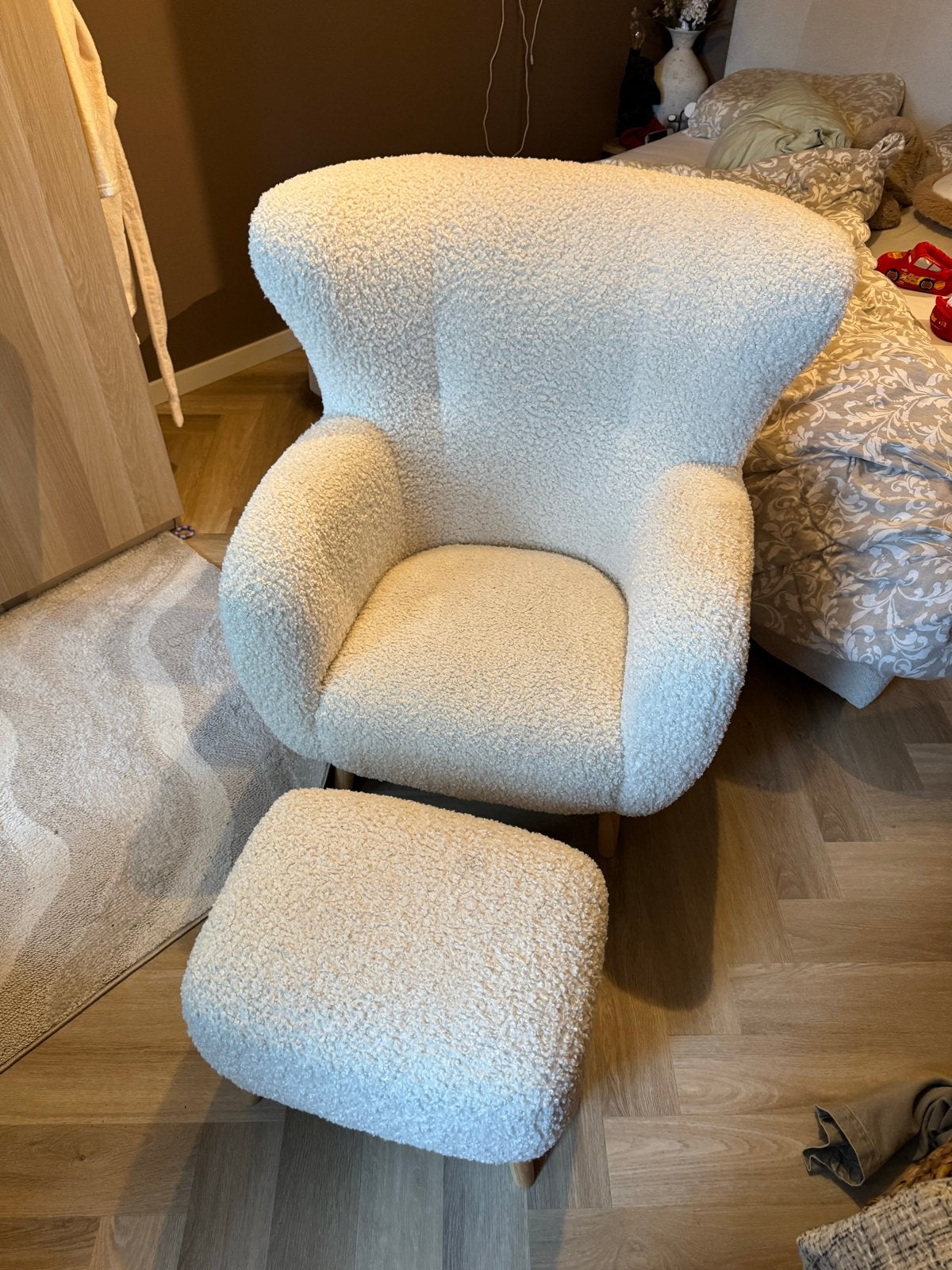 JYSK VILDSUND teddy fauteuil + voetenbank – off-white, Ophalen of Verzenden, Zo goed als nieuw, Stof, 75 tot 100 cm